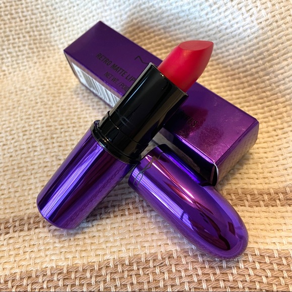 MAC All Fired Up Retro Matte Lipstick - Picture 1 of 5
